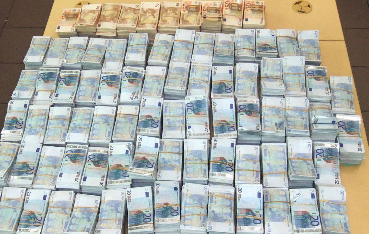 Envoyer du cash par La Poste : interdit ou toléré ? L’affaire des 200 000 dollars qui relance le débat