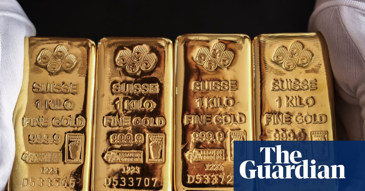 Gold price hits record high as investors seek safe haven