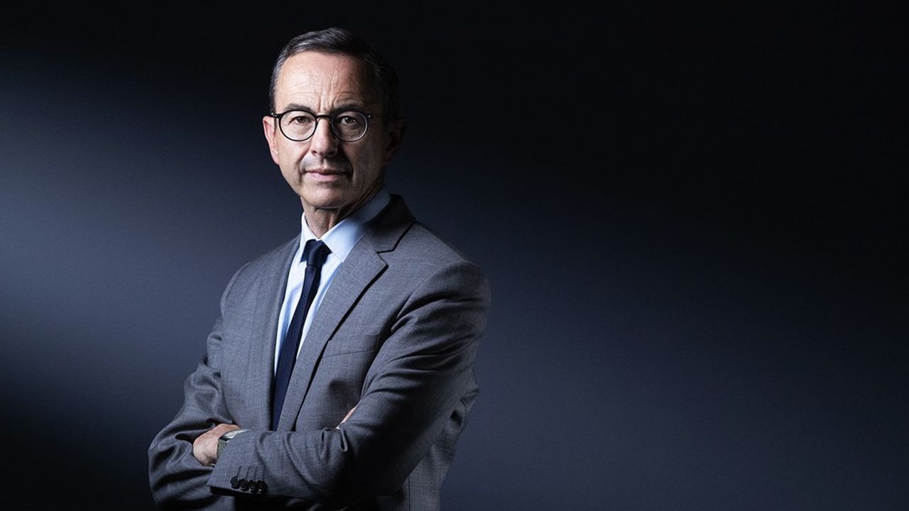 Bruno Retailleau propose un délai de 3 ans avant qu’un étranger puisse toucher des aides sociales, et de plafonner les allocations sociales à 70 % afin favoriser le travail plutôt que l’assistanat.