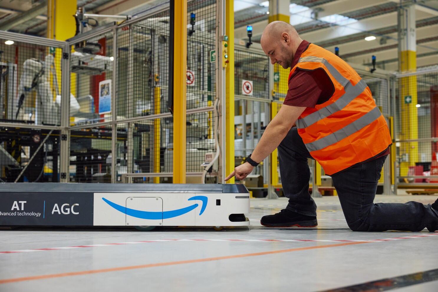 Amazon a franchi le cap d’un million de robots déployés dans ses entrepôts en 2025, répartis sur plus de 300 sites dans le monde.