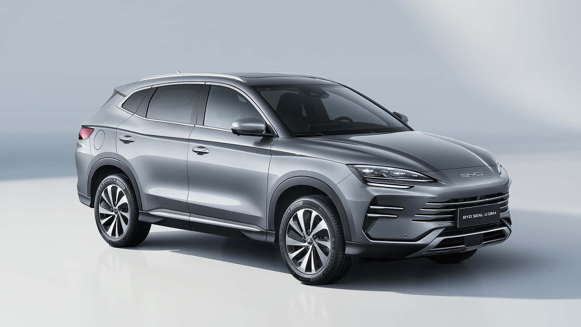 BYD franchit une étape stratégique en annonçant la production de son SUV hybride…