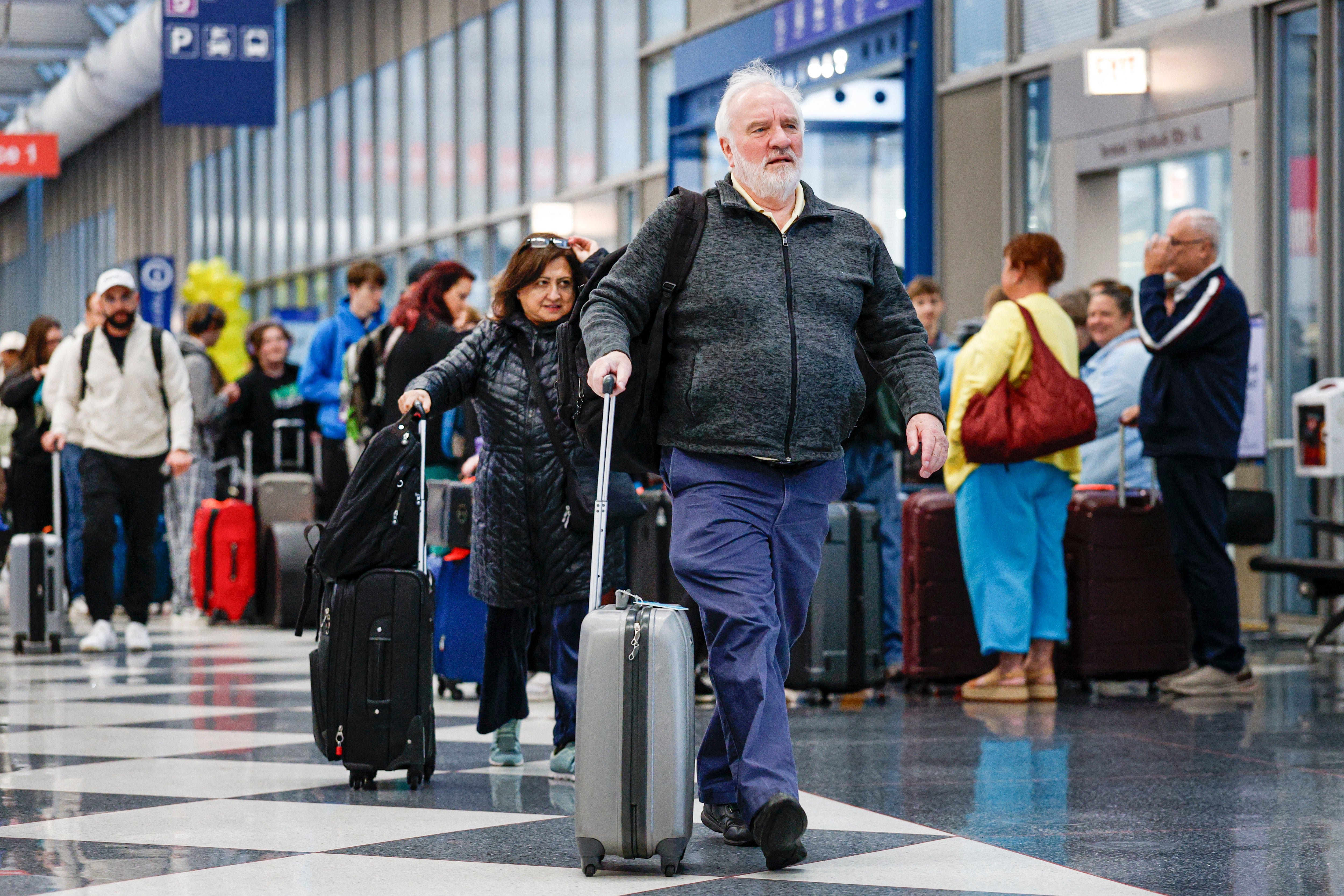 Travel chaos as ground stops and delays hit major airports days before Thanksgiving
