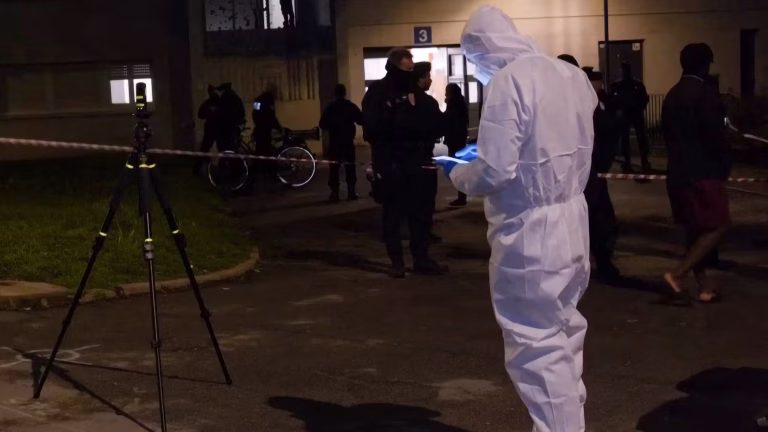 FUSILLADE À NANTES : UN ADO DE 15 ANS TUÉ AU PIED D'UN IMMEUBLE
